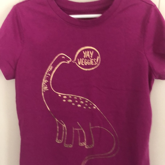 Cat and jack dino tee worn once size 7/8 - Picture 2 of 3